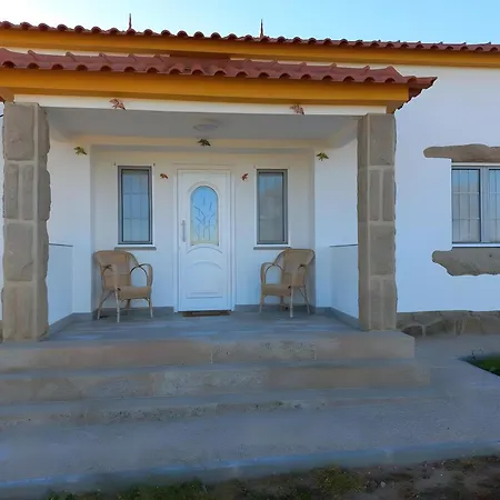 Apartment Oliveiras *