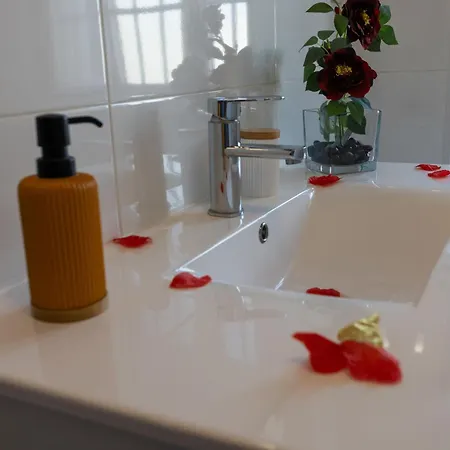 Oliveiras Apartment *